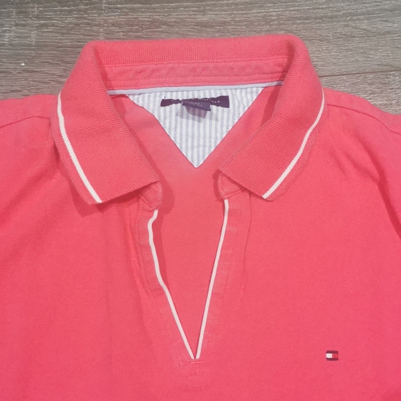 2/$30 Tommy top - Picture 3 of 4